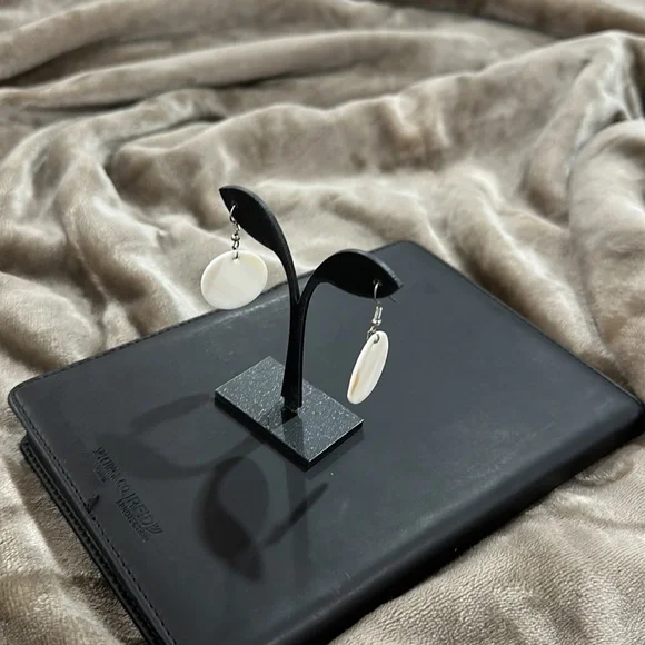 Earring - Picture 4 of 5